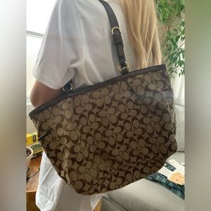 Coach Signature Shoulder Bag